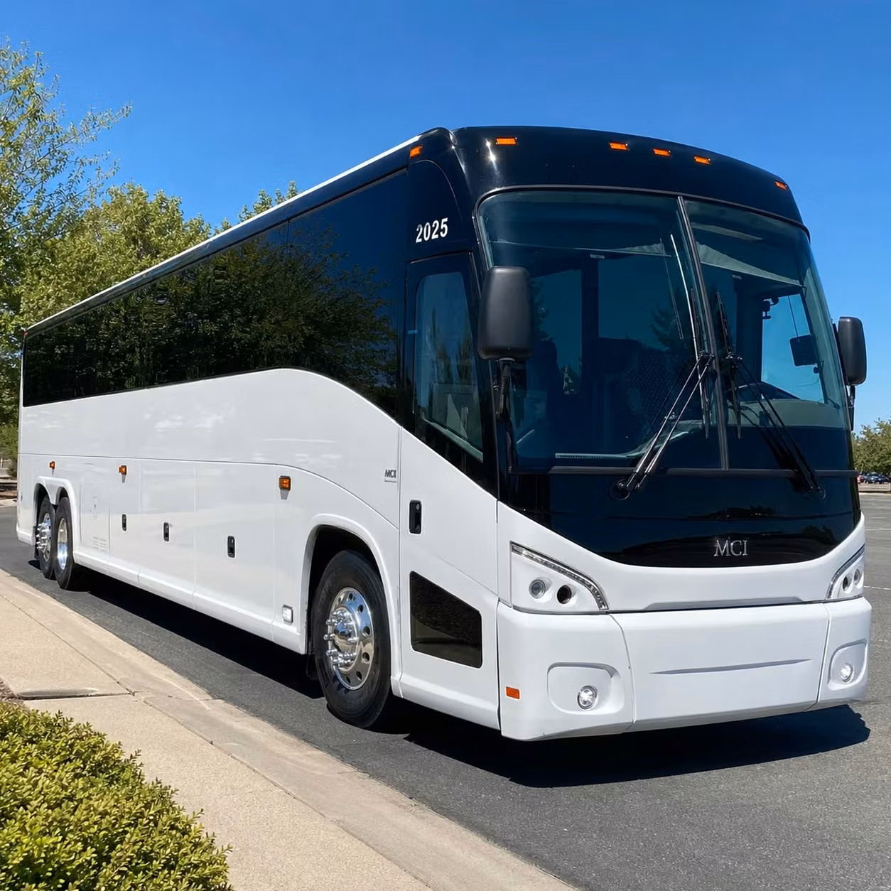 charter buses and party buses for pinnacle bank arena concerts in lincoln