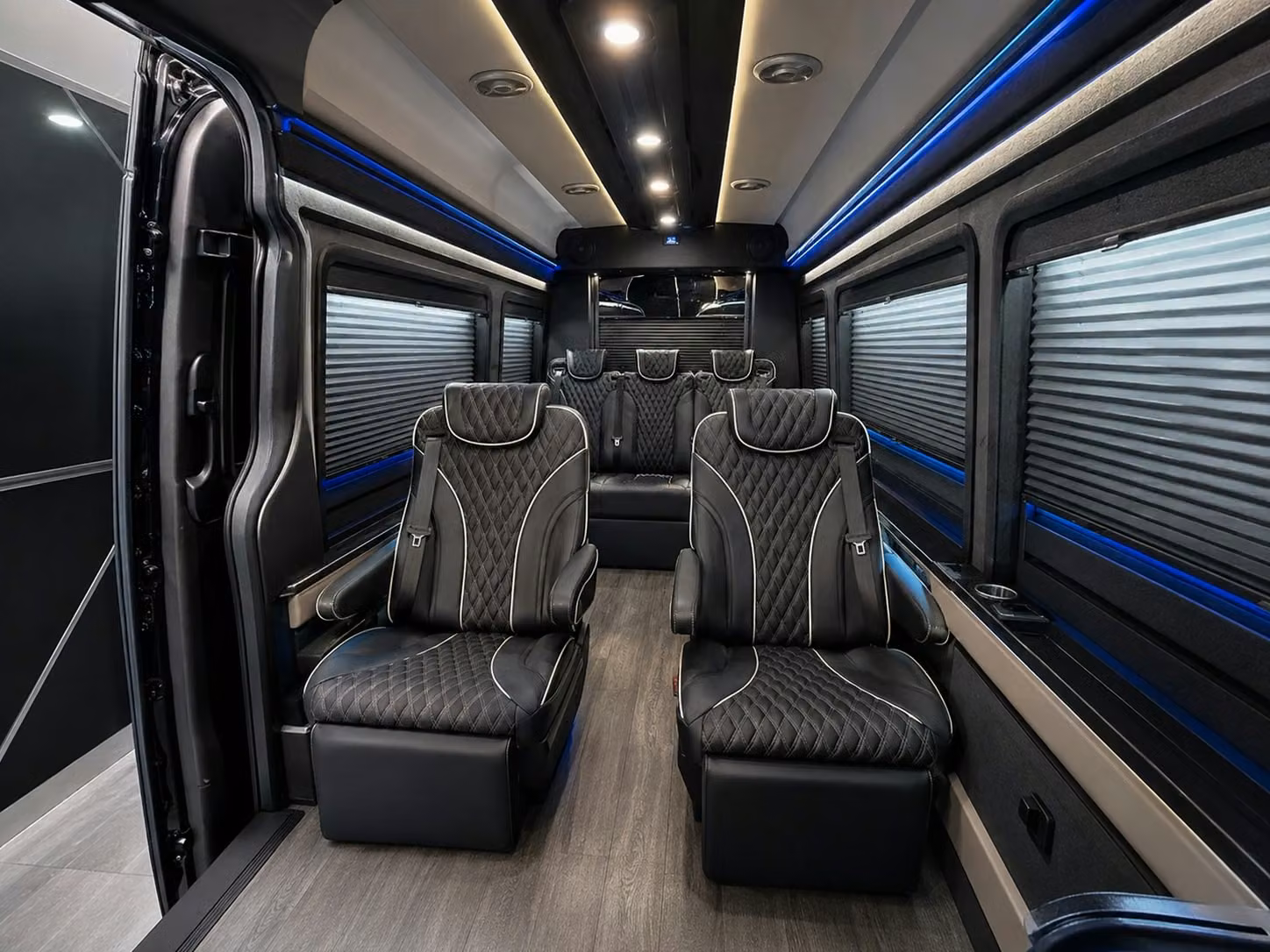 conference and convention airport shuttle buses in lincoln