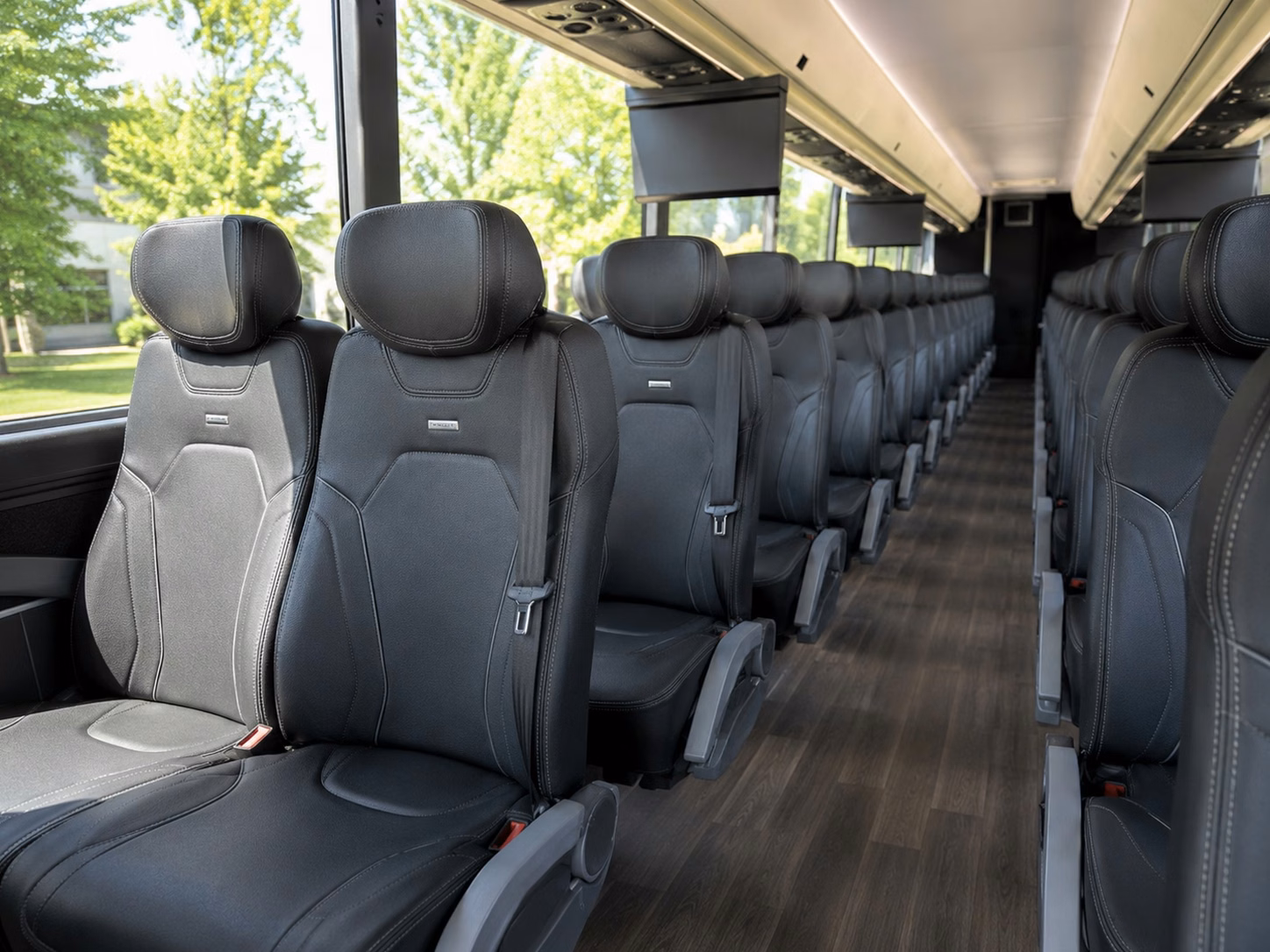 how the distance and duration of your trip affect lincoln bus rental rates